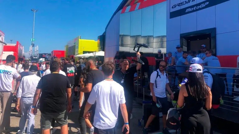Dentro il paddock: tra immaginazione e realtà